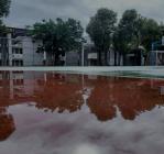 9051101 水中倒射的風雨走廊.jpg